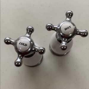 Hot & Cold salt pepper shaker set